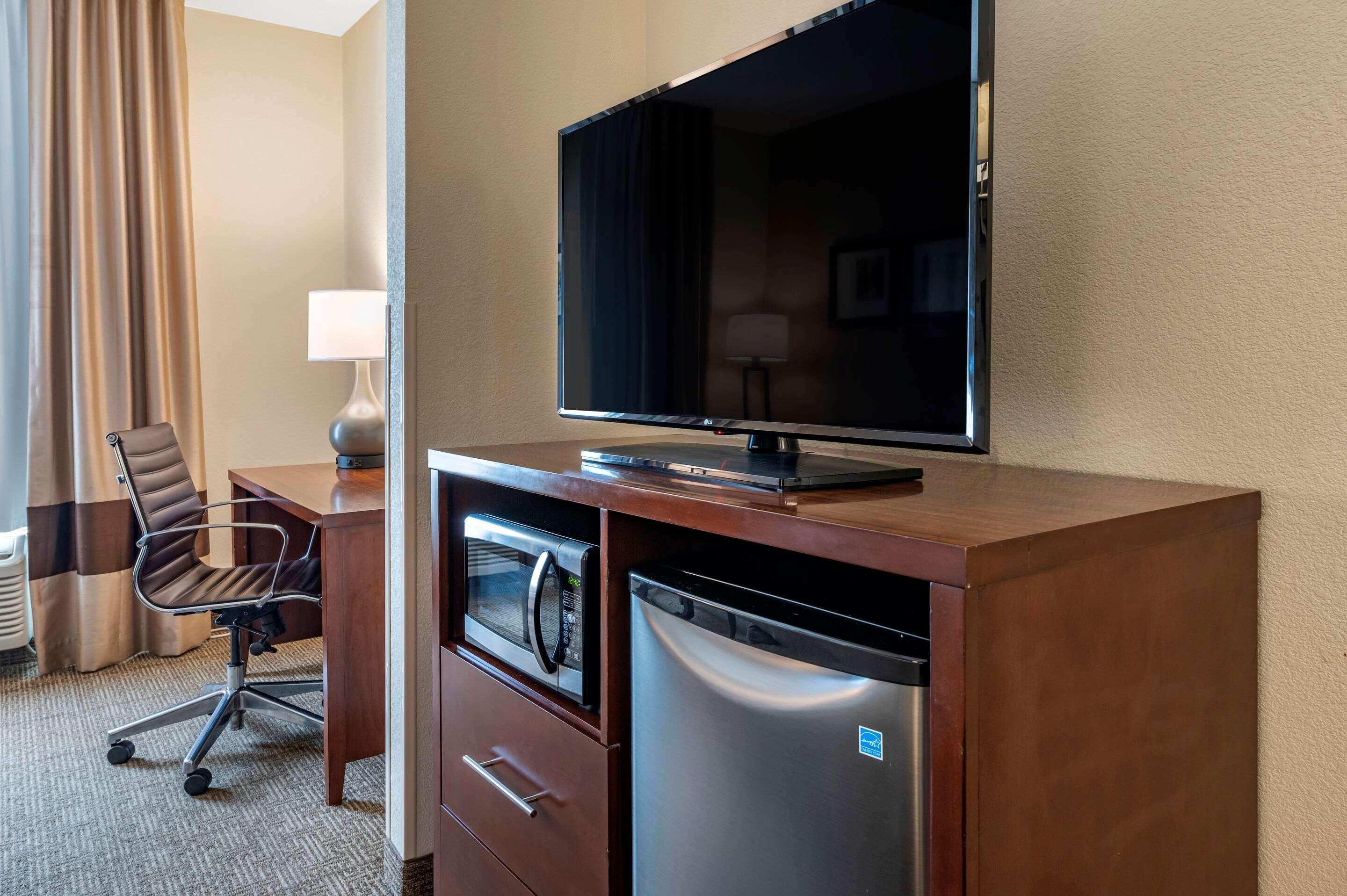 Comfort Suites Columbus West - Hilliard Bagian luar foto