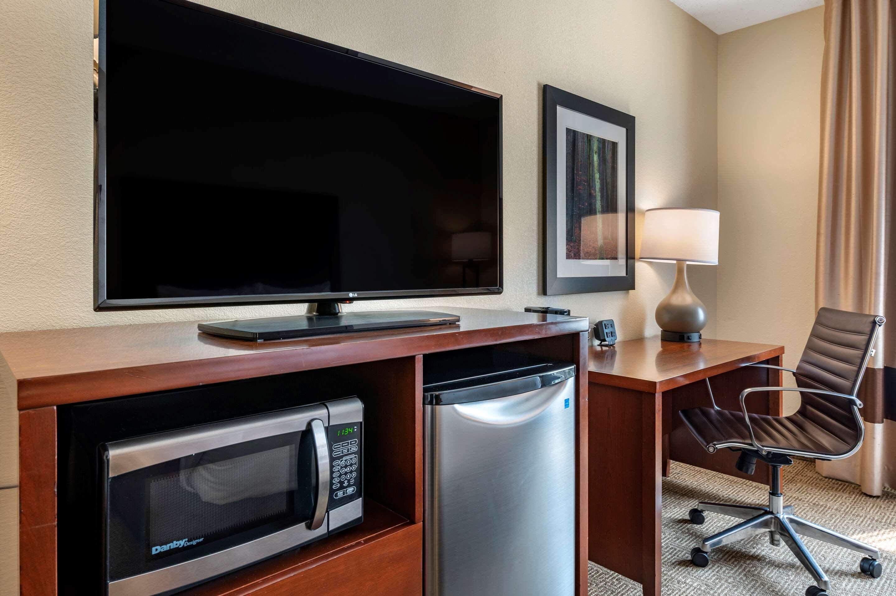 Comfort Suites Columbus West - Hilliard Bagian luar foto