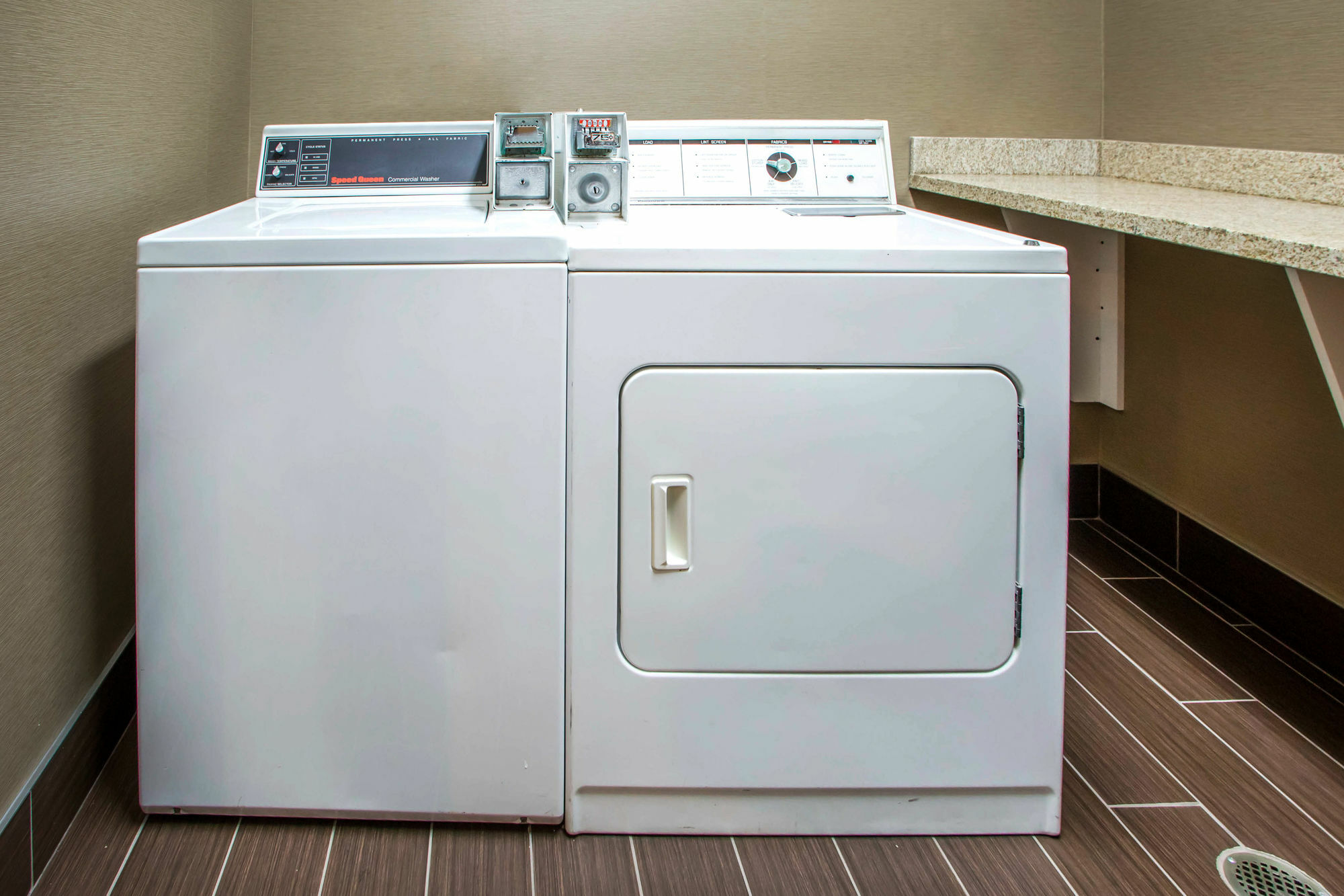 Comfort Suites Columbus West - Hilliard Bagian luar foto