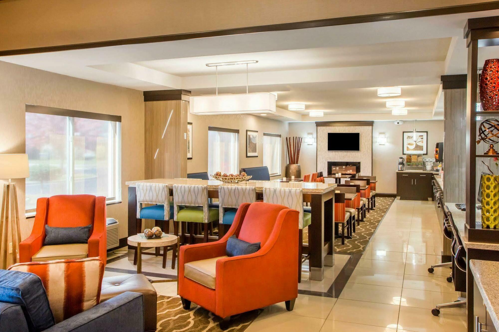 Comfort Suites Columbus West - Hilliard Bagian luar foto